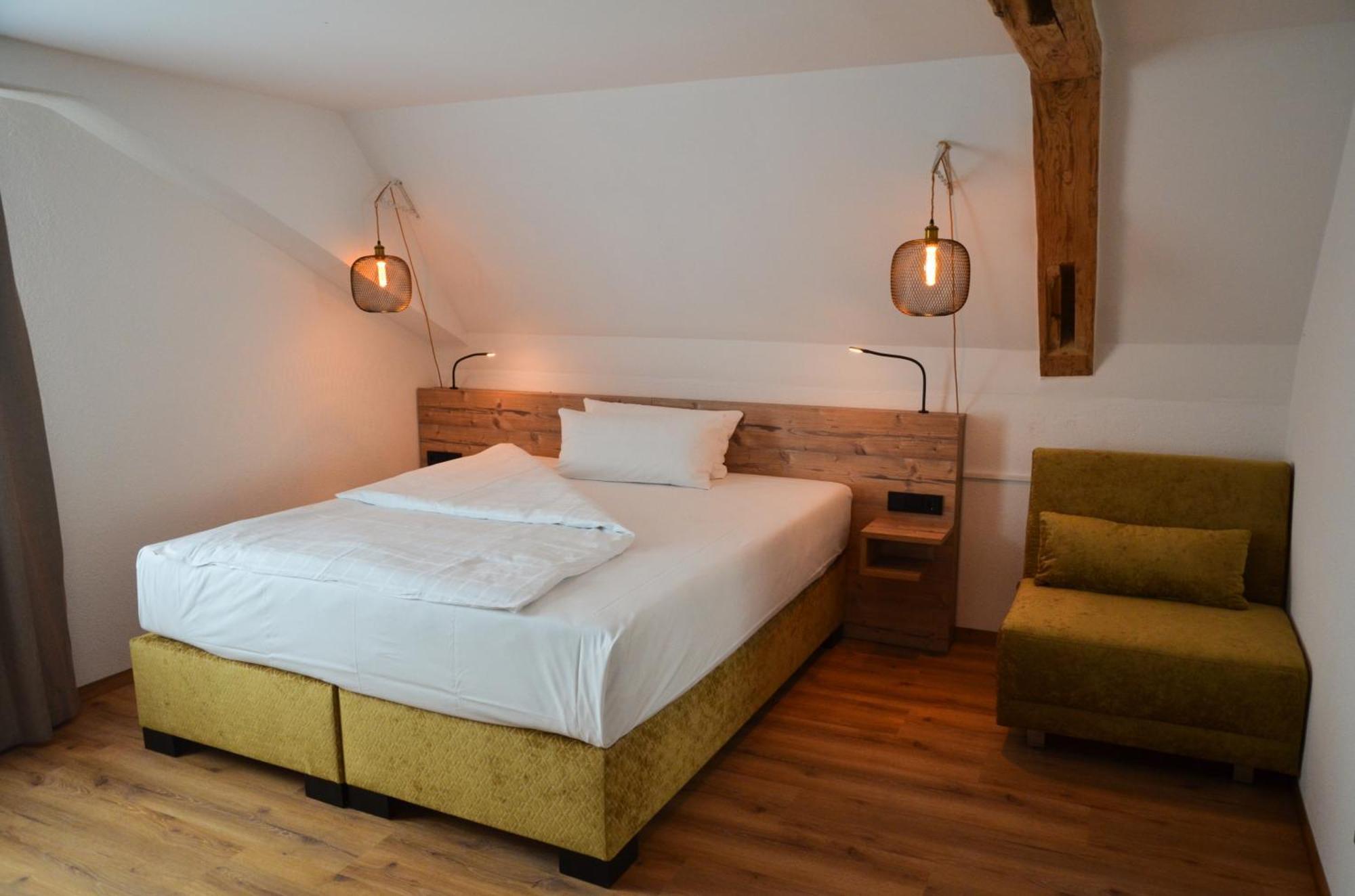 Gasthof Zum Ritter - A Cozy Historical Landmark อูล์ม ภายนอก รูปภาพ