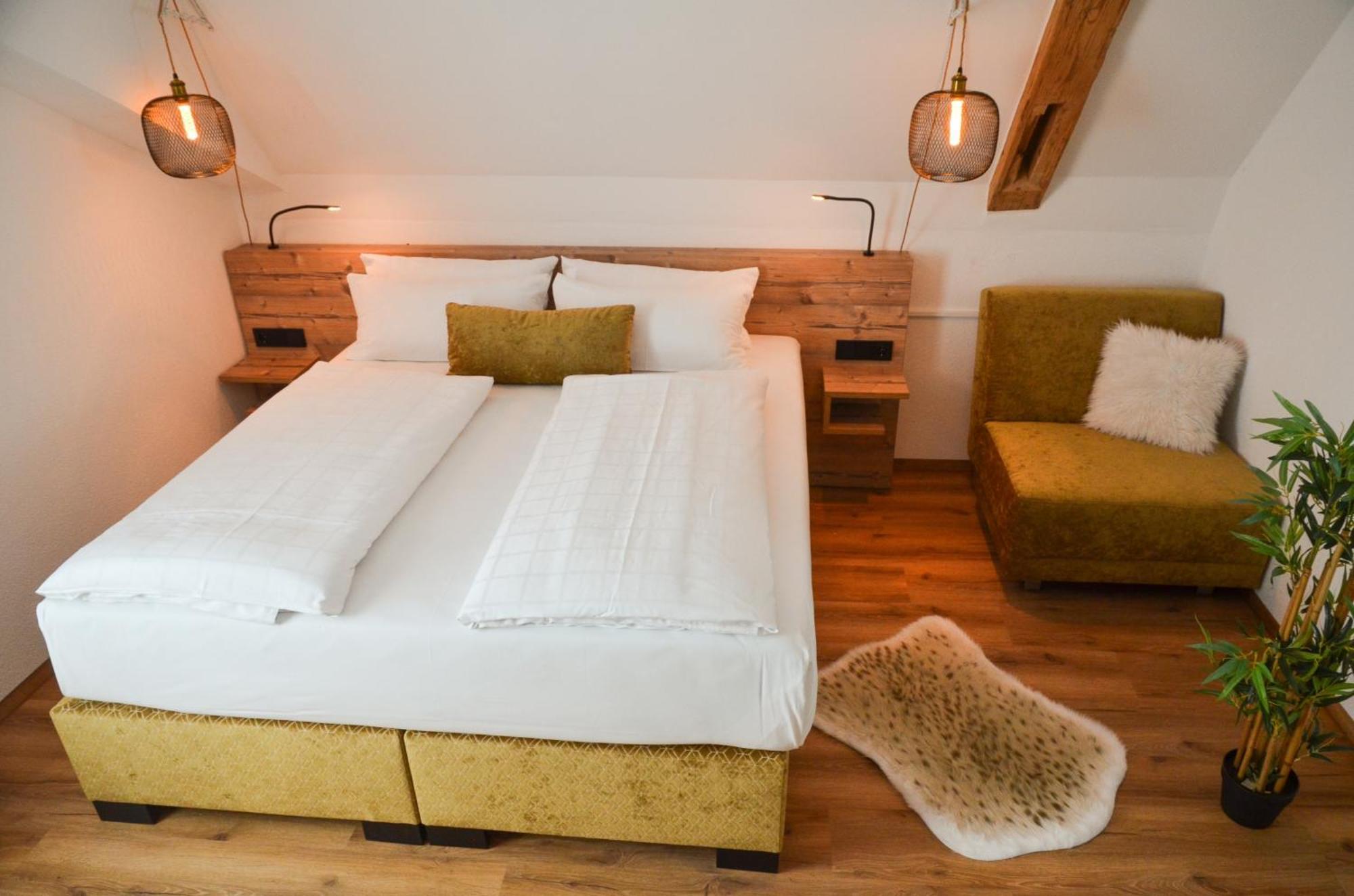 Gasthof Zum Ritter - A Cozy Historical Landmark อูล์ม ภายนอก รูปภาพ